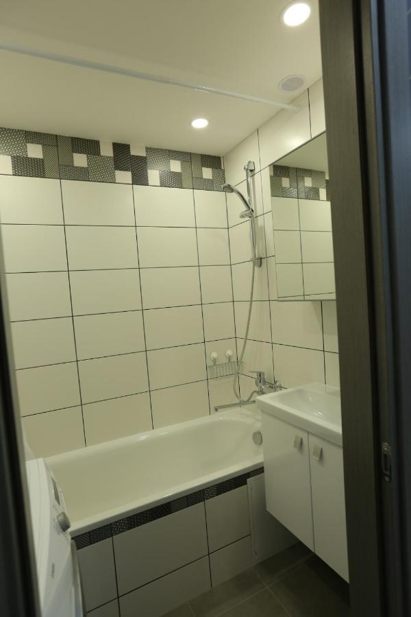 Comfy 2 Room Apartment - Free Parking - 350Mbps Wifi - Netflix Каунас Экстерьер фото