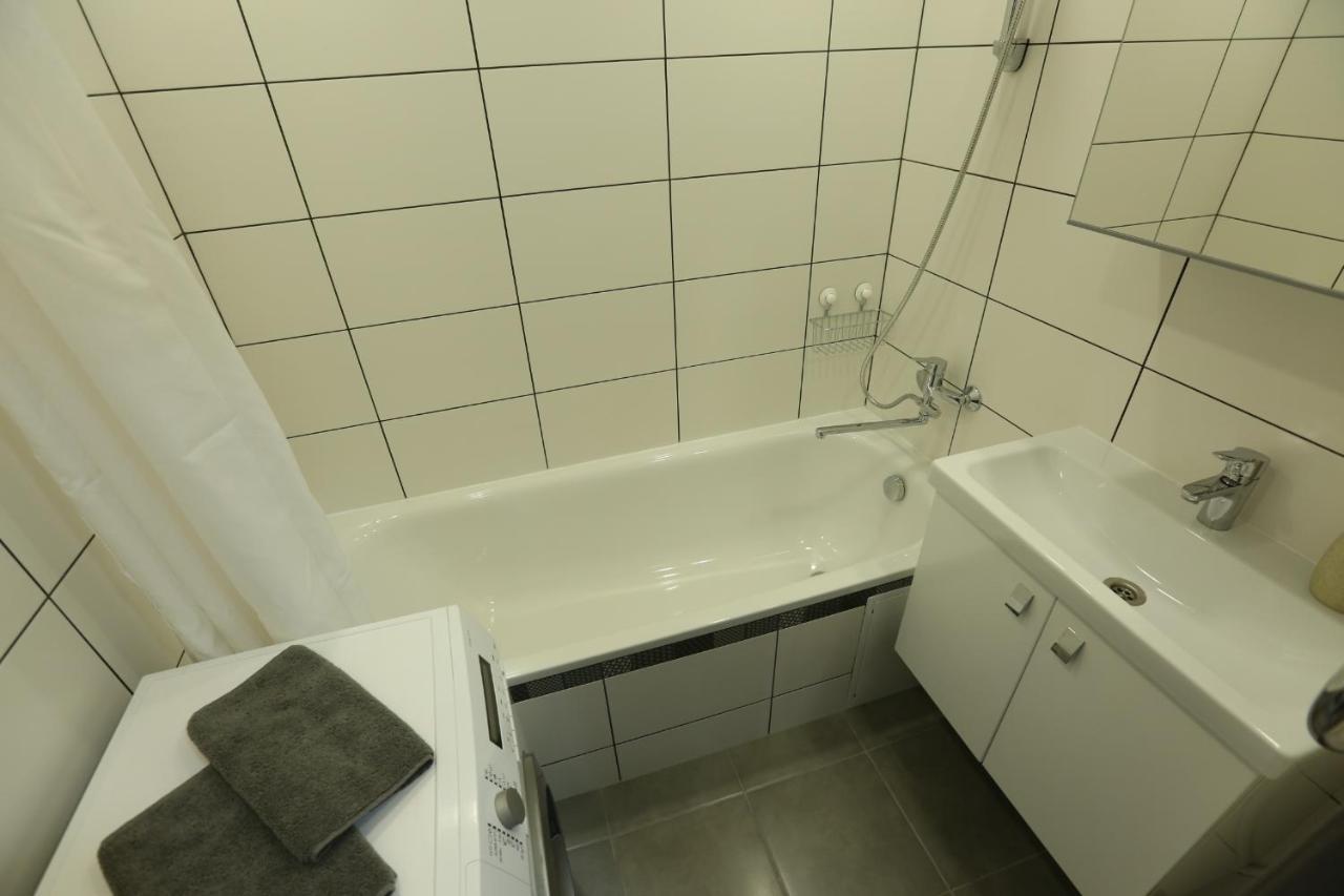 Comfy 2 Room Apartment - Free Parking - 350Mbps Wifi - Netflix Каунас Экстерьер фото